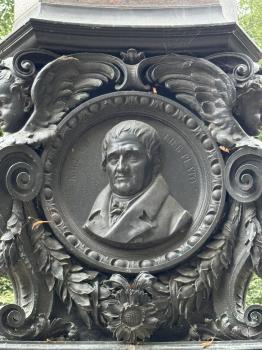 Plato und Dolz (Obelisk) (Leipzig)